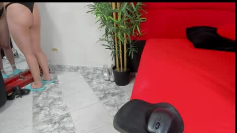 Snapshot of elena_and_derek chatting on 12.22.24 Elena Derek online show from 12.22.24