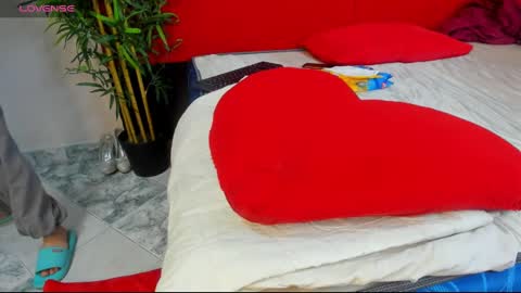 Snapshot of elena_and_derek chatting on 12.28.24 Elena Derek online show from 12.28.24