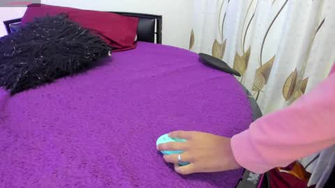 Snapshot of elena_and_derek chatting on 12.29.24 Elena Derek online show from 12.29.24