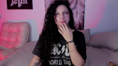 Snapshot of elena_lust chatting on 02.13.25 Elena online show from 02.13.25