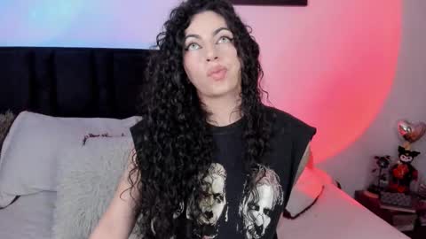 Snapshot of elena_lust chatting on 09.24.25 Elena online show from 09.24.25