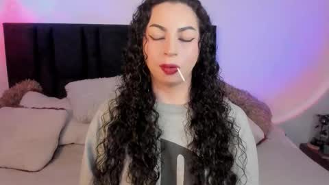 Snapshot of elena_lust chatting on 10.23.25 Elena online show from 10.23.25