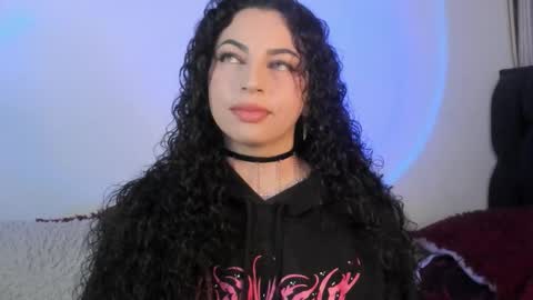 Snapshot of elena_lust chatting on 12.04.25 Elena online show from 12.04.25