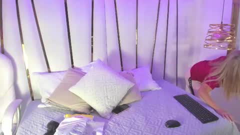 Snapshot of elena_mature chatting on 07.17.26 Elena online show from 07.17.26