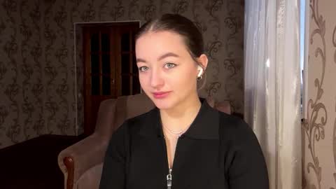 Snapshot of elenacastellani chatting on 03.08.26 Mia online show from 03.08.26