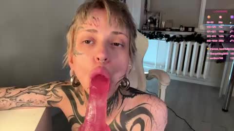 Mia online show from 04.29.26