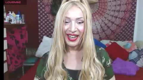 Snapshot of elenaevans2 chatting on 02.25.26 elenaevans2 online show from 02.25.26