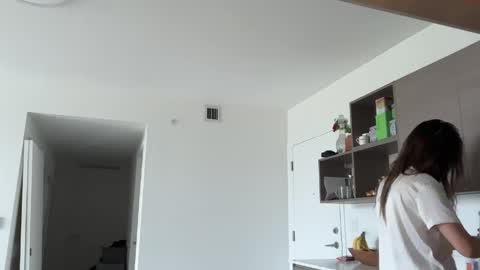 Elena online show from 04.30.26