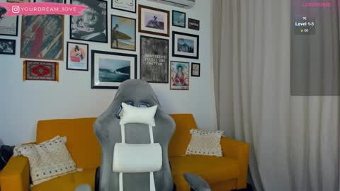 Snapshot of elenalooove chatting on 02.06.25 Elena insta yourdream 1ove online show from 02.06.25