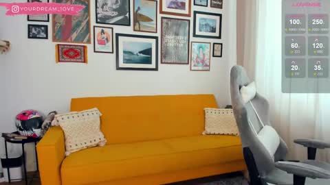 Snapshot of elenalooove chatting on 02.18.25 Elena insta yourdream 1ove online show from 02.18.25