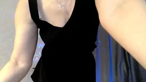 Snapshot of elenaza chatting on 01.19.25 elenaza online show from 01.19.25