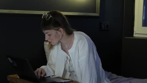 Eleonora online show from 09.12.25