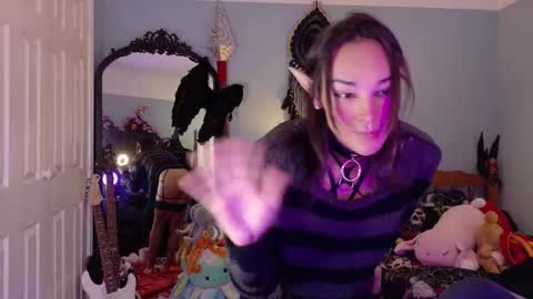 Snapshot of elf_flavoured chatting on 11.23.25 Elf Flavoured online show from 11.23.25