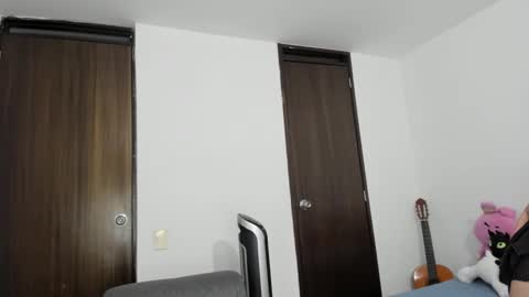 Snapshot of eli_dl chatting on 10.29.25 eli_dl online show from 10.29.25