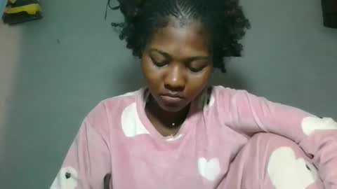 elia011 online show from 10.28.25