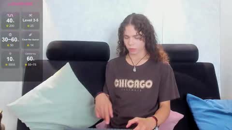 Snapshot of elian___ chatting on 09.13.25 Elian online show from 09.13.25