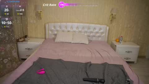 Snapshot of eliarose chatting on 10.31.25 Luna online show from 10.31.25