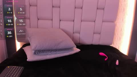 E L I I Z A B E T H   online show from 02.27.25