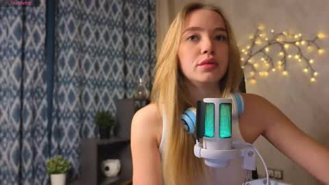 Snapshot of elina_wilgauch chatting on 12.02.25 Elina online show from 12.02.25