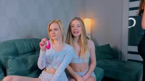 Snapshot of elina_wilgauch chatting on 01.06.26 Elina online show from 01.06.26