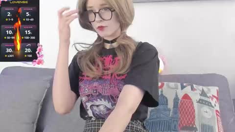 Snapshot of elis_keller chatting on 11.23.25 Elis online show from 11.23.25