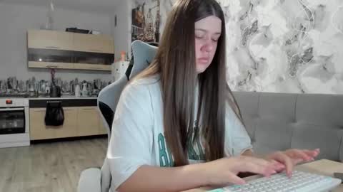 Aletta Oushen online show from 11.26.25