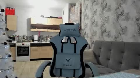 Aletta Oushen online show from 12.23.25