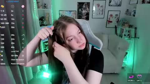 Snapshot of elisabeth_binder chatting on 07.04.26 your sweet Lisa online show from 07.04.26