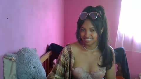 Snapshot of elisah01 chatting on 05.25.26 elisah01 online show from 05.25.26
