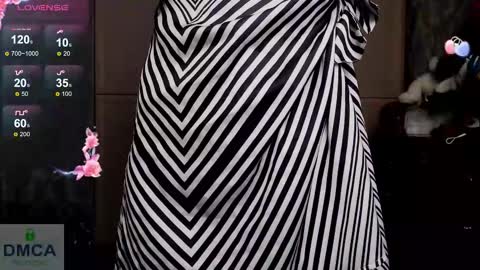 Snapshot of elisefoxy chatting on 10.19.25 Elise online show from 10.19.25