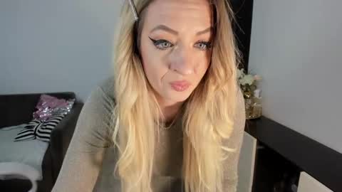 Elisa  Promotion   online show from 01.19.25