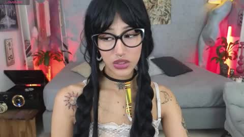 Snapshot of elissecinnamon_ chatting on 05.24.26 Elissecinnamon online show from 05.24.26