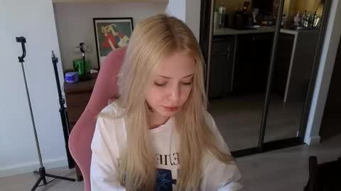Snapshot of eliza_sadcat chatting on 03.18.26 Elizabeth online show from 03.18.26