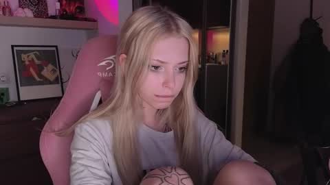 Snapshot of eliza_sadcat chatting on 03.25.26 Elizabeth online show from 03.25.26