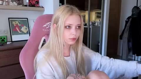 Snapshot of eliza_sadcat chatting on 03.30.26 Elizabeth online show from 03.30.26