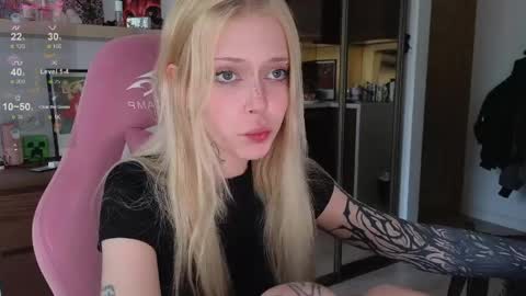 Snapshot of eliza_sadcat chatting on 04.15.26 Elizabeth online show from 04.15.26