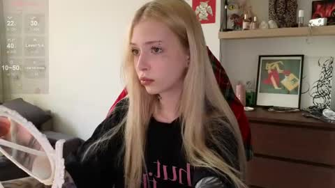 Snapshot of eliza_sadcat chatting on 04.22.26 Elizabeth online show from 04.22.26