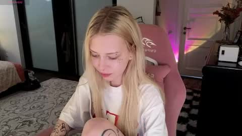 Snapshot of eliza_sadcat chatting on 05.15.26 Elizabeth online show from 05.15.26
