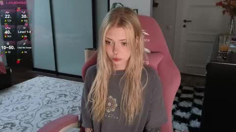 Snapshot of eliza_sadcat chatting on 05.20.26 Elizabeth online show from 05.20.26
