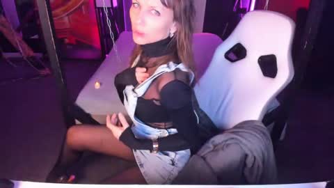 Elizabethangel online show from 02.18.25