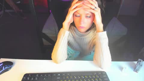 Elizabethangel online show from 03.06.25