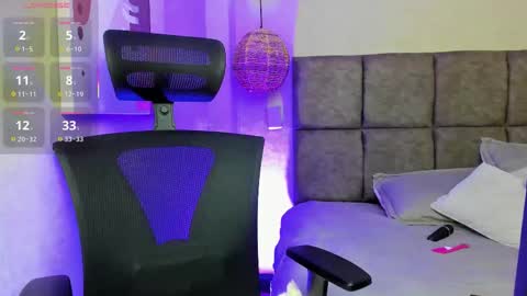 Snapshot of elizabeth_20_ chatting on 10.13.25 elizabeth online show from 10.13.25