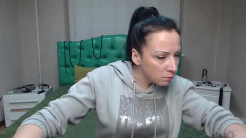 ElizabethSho online show from 01.30.25