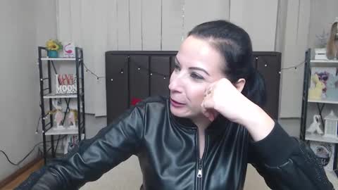 ElizabethSho online show from 09.19.25