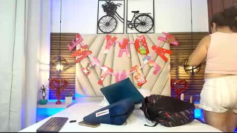 Snapshot of elizawiliamst chatting on 09.15.25 Eliza online show from 09.15.25