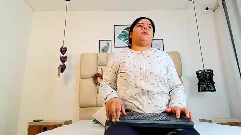 Snapshot of elizawiliamst chatting on 09.27.25 Eliza online show from 09.27.25