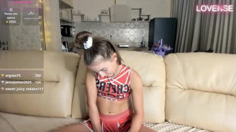 Snapshot of elizsweet chatting on 02.14.25 Eliz online show from 02.14.25