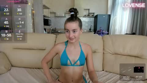 Snapshot of elizsweet chatting on 03.06.25 Eliz online show from 03.06.25