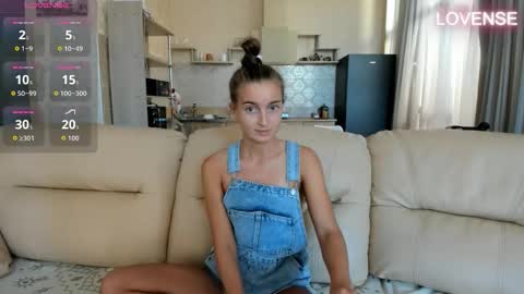 Snapshot of elizsweet chatting on 09.13.25 Eliz online show from 09.13.25