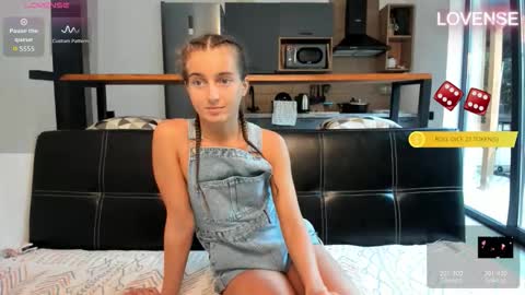 Snapshot of elizsweet chatting on 09.29.25 Eliz online show from 09.29.25